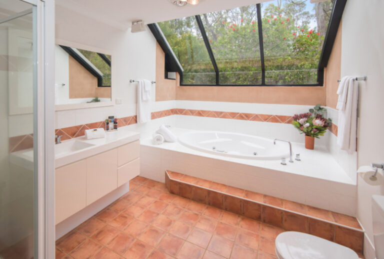 Two Bedroom Spa Chalet - Forest Rise Chalets and Lodge